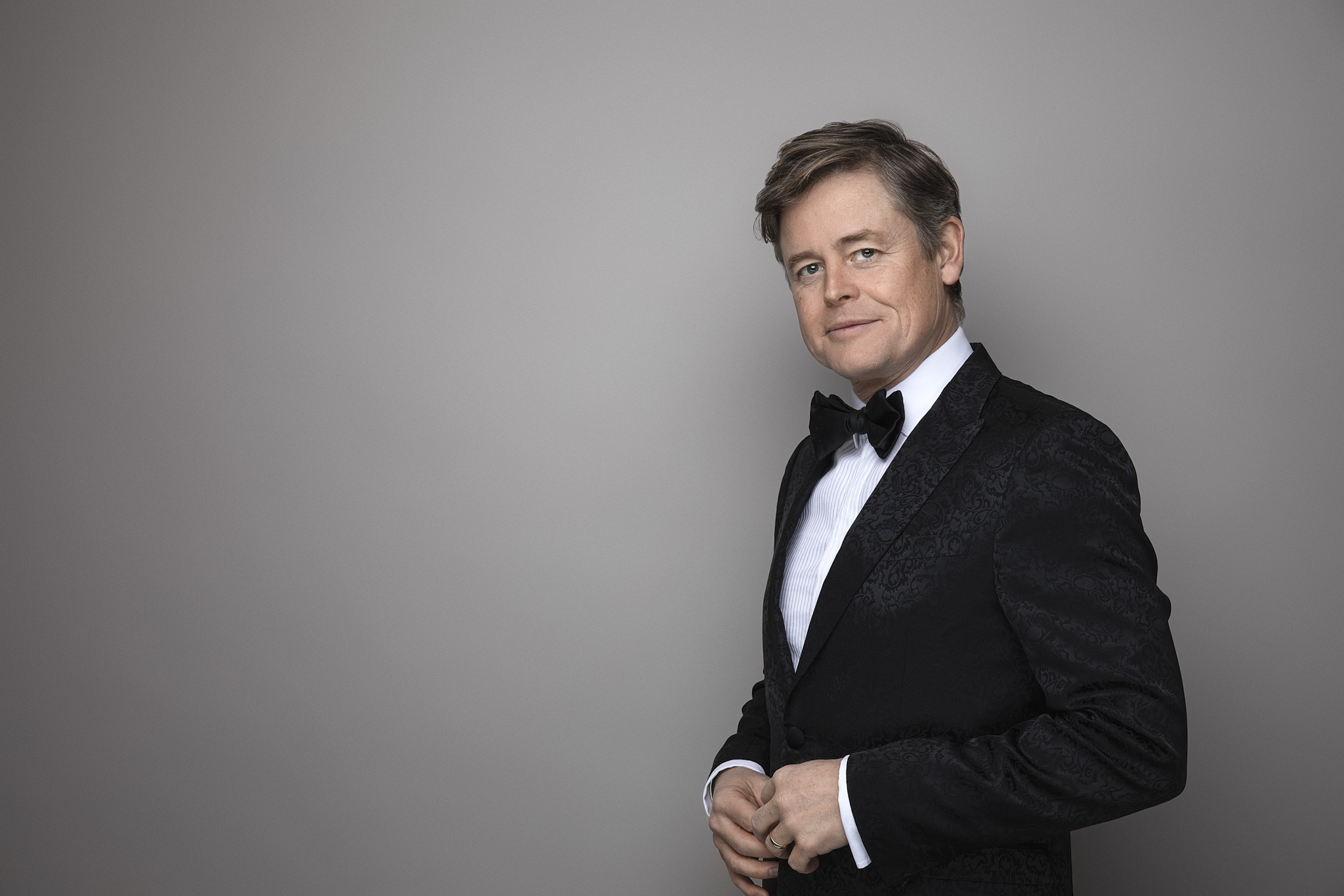 Caspar Phillipson bliver vært ved Årets Reumert 2026